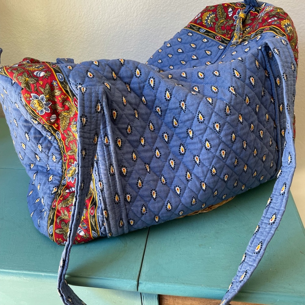 Vera Bradley duffle like new